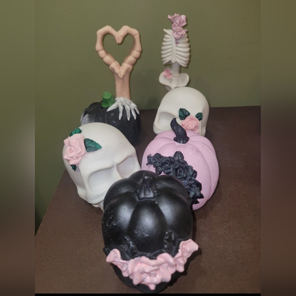 Elegant Skull and Pumpkin Decor Set - Black, White, Pink